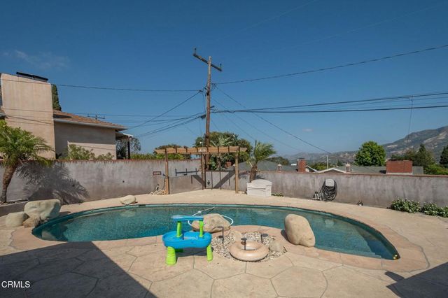 942 Loma Vista Place, Santa Paula, CA 93060