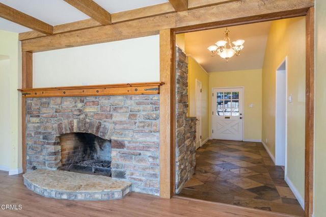 942 Loma Vista Place, Santa Paula, CA 93060