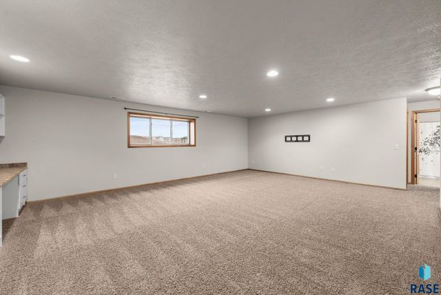 210 S Heritage Rd Road, Brandon, SD 57005