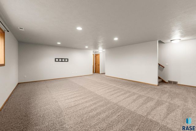 210 S Heritage Rd Road, Brandon, SD 57005