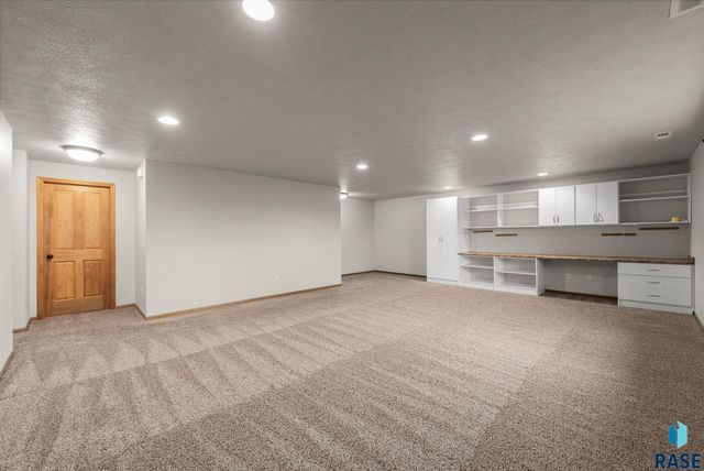 210 S Heritage Rd Road, Brandon, SD 57005