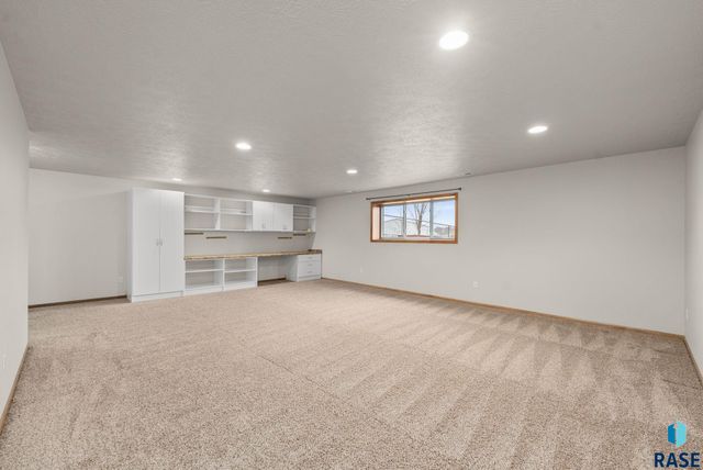 210 S Heritage Rd Road, Brandon, SD 57005