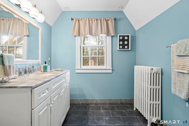 1844 Albany Avenue, West Hartford, CT 06117
