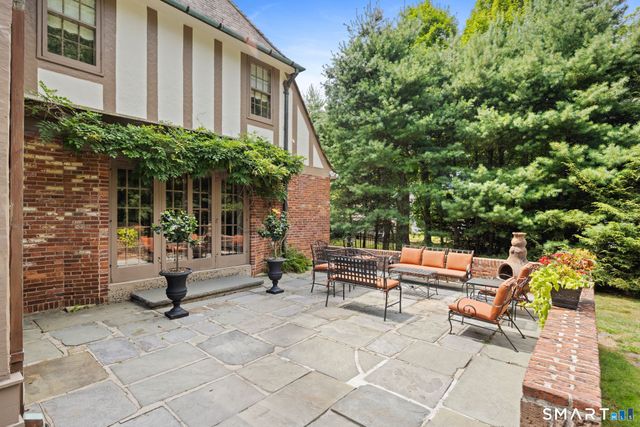 1844 Albany Avenue, West Hartford, CT 06117