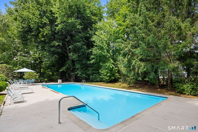 1844 Albany Avenue, West Hartford, CT 06117