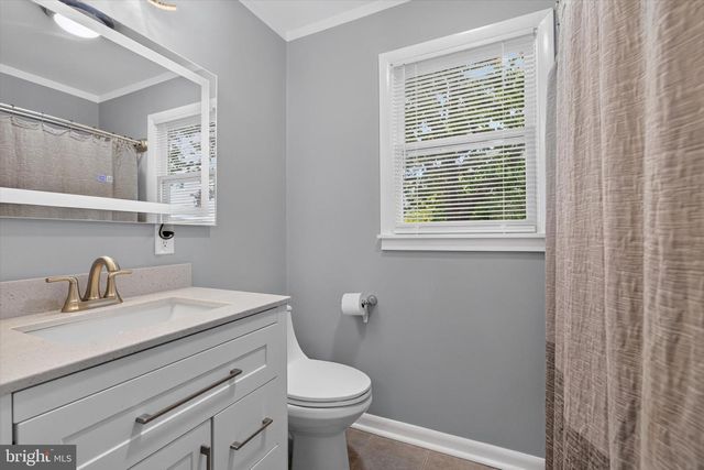 128 HENRY RD, Enola, PA 17025