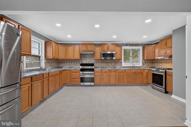 128 HENRY RD, Enola, PA 17025