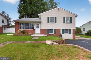 128 HENRY RD, Enola, PA 17025