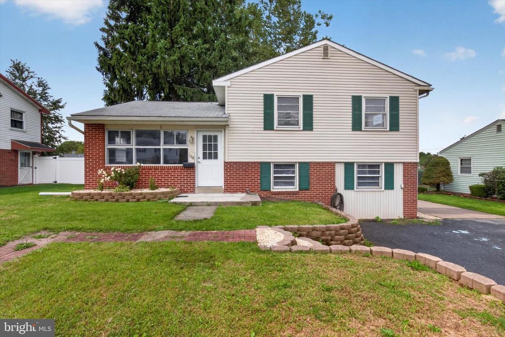 128 HENRY RD, Enola, PA 17025