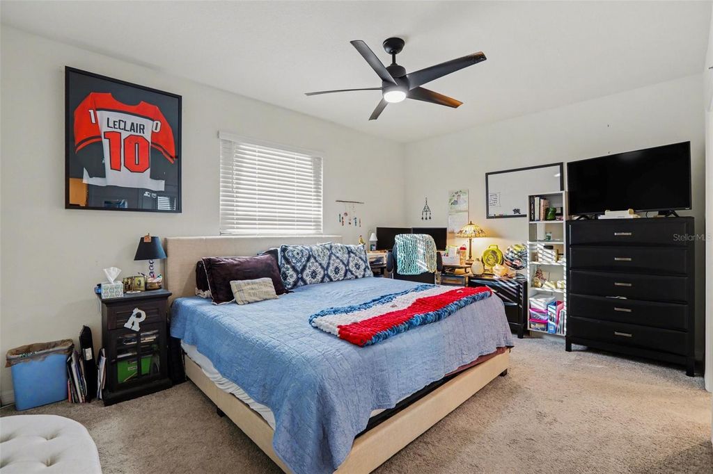 Image 15 of property listing at 17518 CRESCENT MOON LOOP, Bradenton, FL 34211
