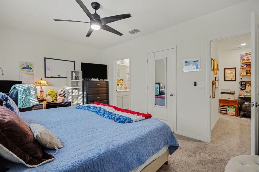 Image 16 of property listing at 17518 CRESCENT MOON LOOP, Bradenton, FL 34211