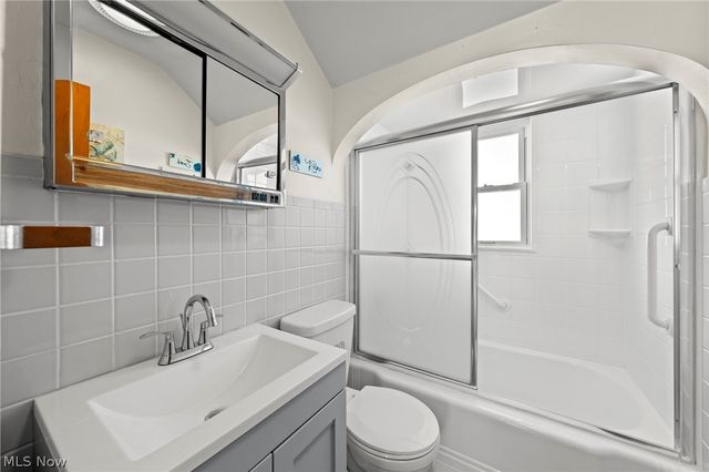 104 W Carolina Avenue, Sebring, OH 44672