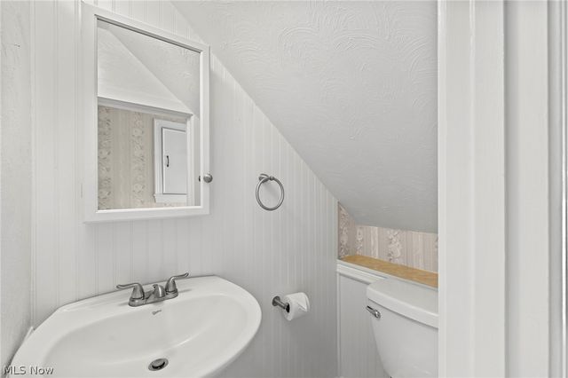 104 W Carolina Avenue, Sebring, OH 44672