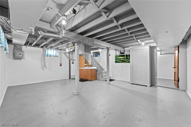 104 W Carolina Avenue, Sebring, OH 44672