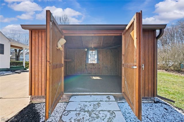 104 W Carolina Avenue, Sebring, OH 44672