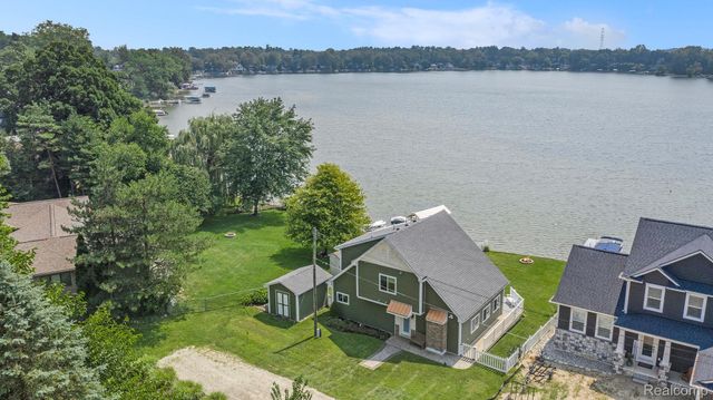 3174 Nisbet Road, Hamburg Township, MI 48169