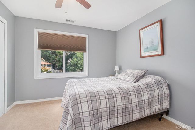 3174 Nisbet Road, Hamburg Township, MI 48169