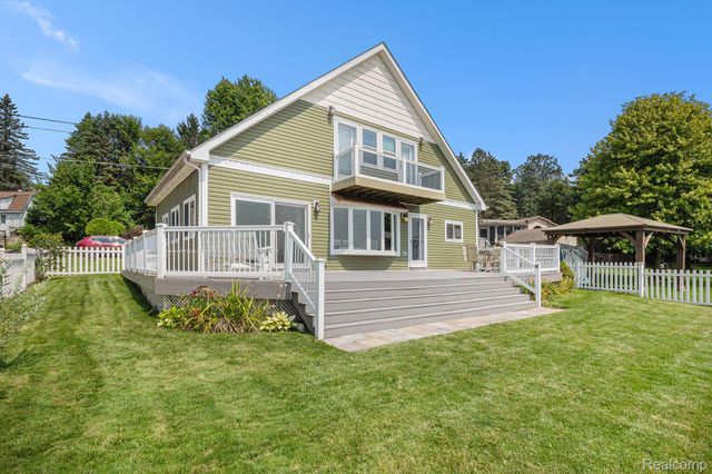 3174 Nisbet Road, Hamburg Township, MI 48169