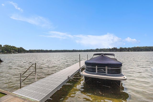 3174 Nisbet Road, Hamburg Township, MI 48169