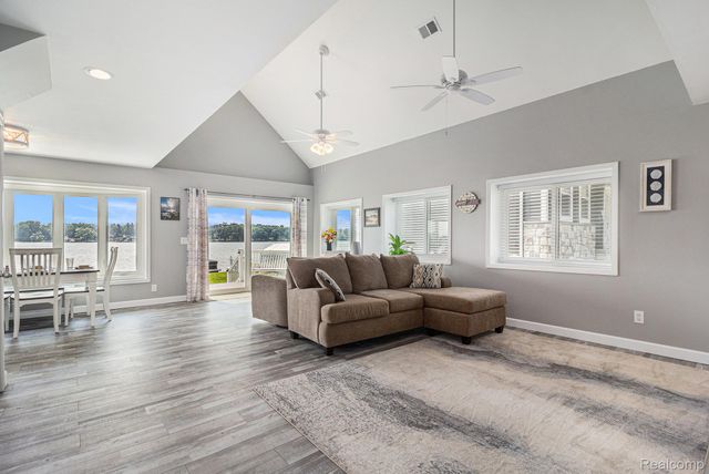 3174 Nisbet Road, Hamburg Township, MI 48169