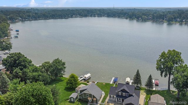 3174 Nisbet Road, Hamburg Township, MI 48169