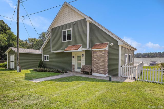 3174 Nisbet Road, Hamburg Township, MI 48169