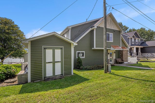 3174 Nisbet Road, Hamburg Township, MI 48169