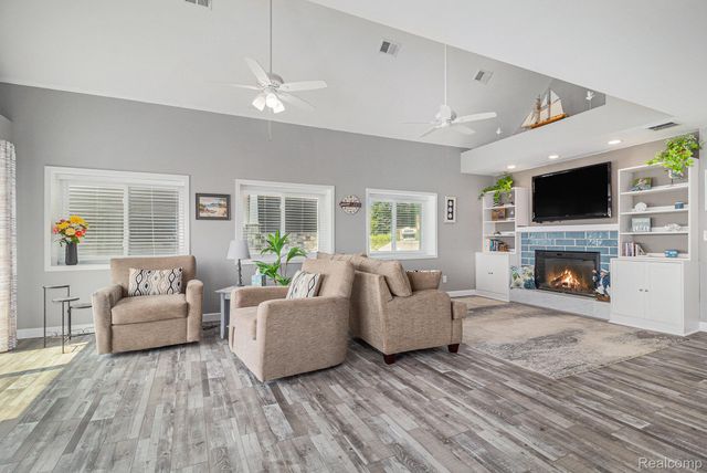 3174 Nisbet Road, Hamburg Township, MI 48169