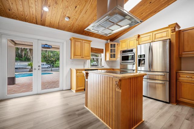 5700 SW 196th Lane, Southwest Ranches, FL 33332
