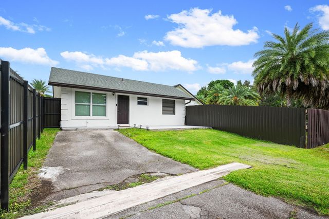5700 SW 196th Lane, Southwest Ranches, FL 33332