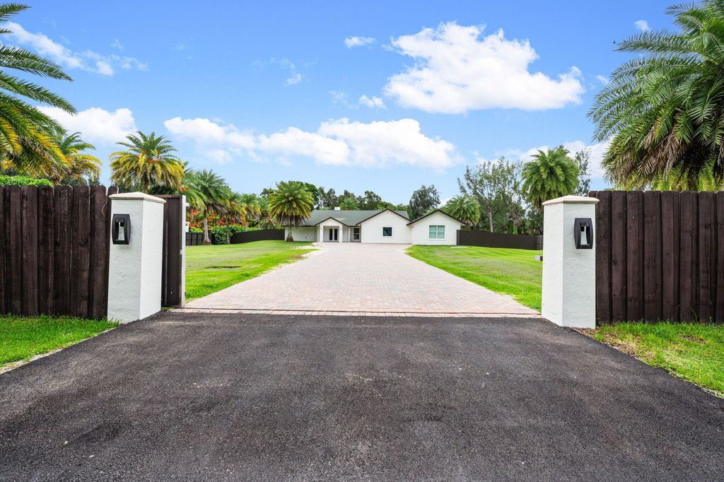 5700 SW 196th Lane, Southwest Ranches, FL 33332