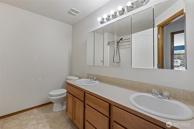 236 Easton Avenue W, Eatonville, WA 98328