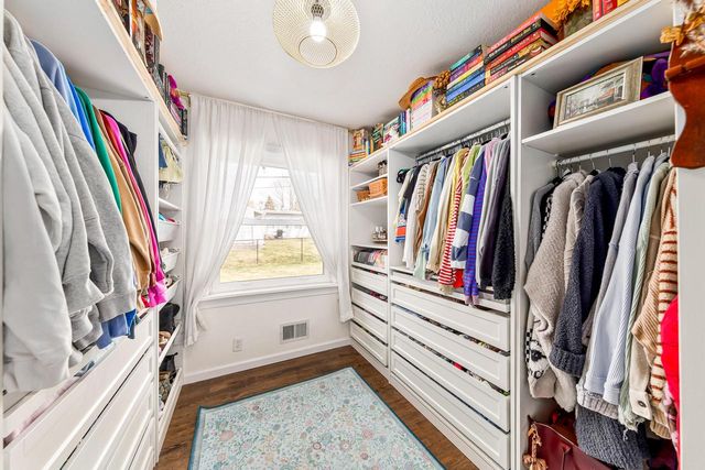 5623 Bentwood LANE, Greendale, WI 53129