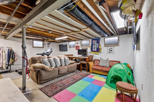 5623 Bentwood LANE, Greendale, WI 53129