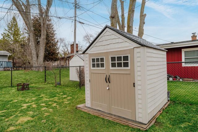 5623 Bentwood LANE, Greendale, WI 53129