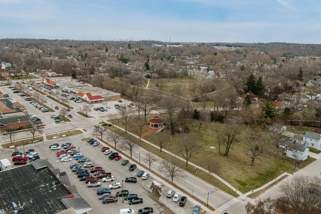 5623 Bentwood LANE, Greendale, WI 53129