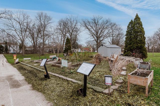 5623 Bentwood LANE, Greendale, WI 53129