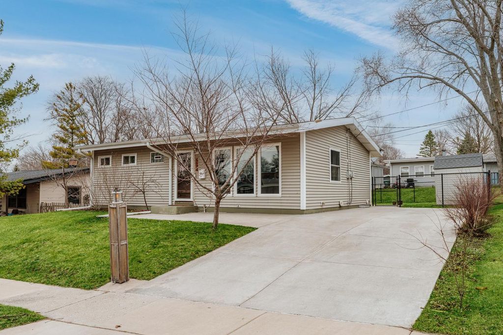 5623 Bentwood LANE, Greendale, WI 53129