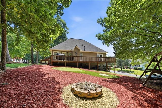 13 Lamplighter Cove NW, Cartersville, GA 30120