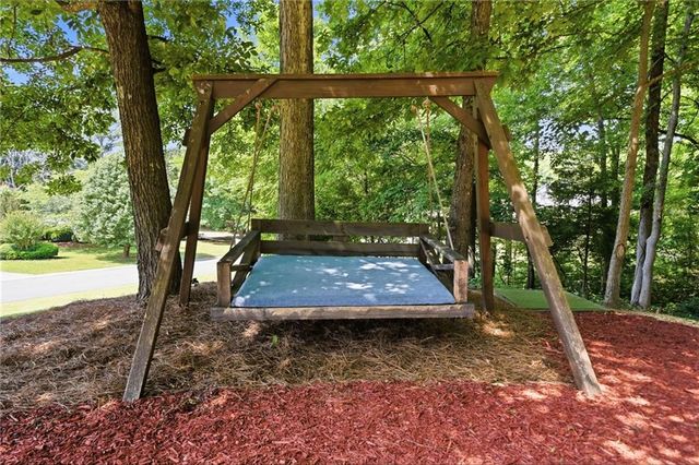 13 Lamplighter Cove NW, Cartersville, GA 30120