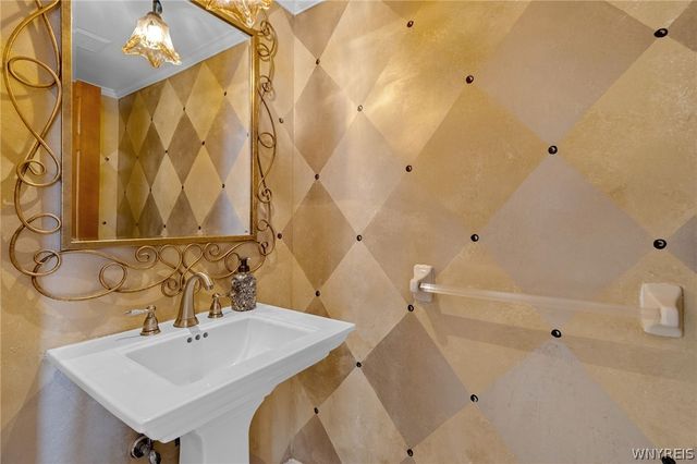 179 Quail Hollow Lane, Amherst, NY 14051