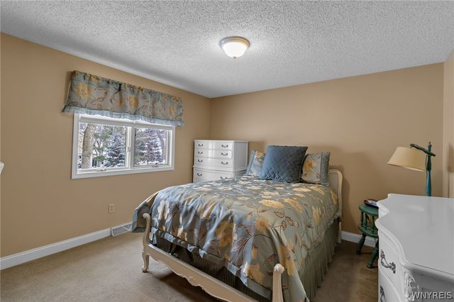 179 Quail Hollow Lane, Amherst, NY 14051