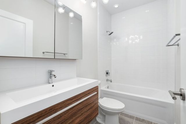 3007 N California Avenue 1S, Chicago, IL 60618