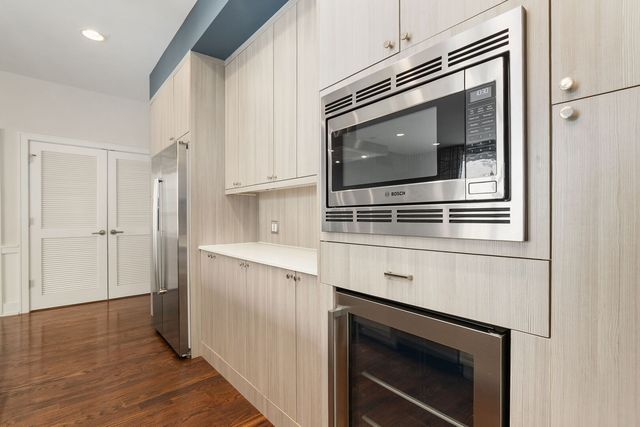 3007 N California Avenue 1S, Chicago, IL 60618