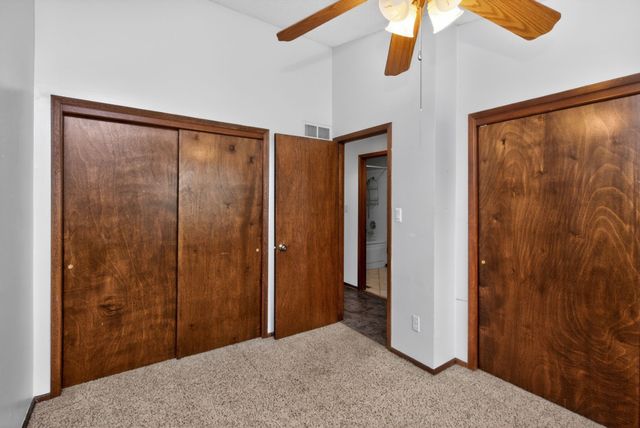 217 E Hughes Circle, Des Moines, IA 50315