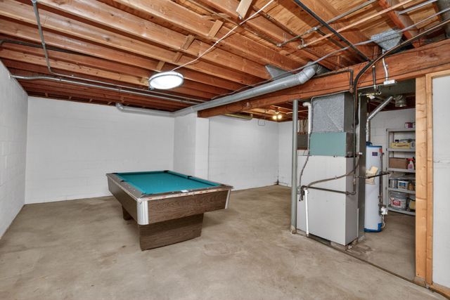 217 E Hughes Circle, Des Moines, IA 50315