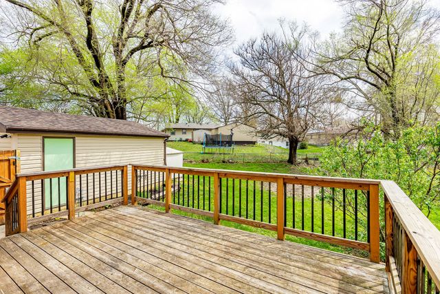 217 E Hughes Circle, Des Moines, IA 50315