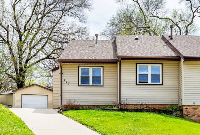 217 E Hughes Circle, Des Moines, IA 50315