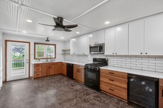 217 E Hughes Circle, Des Moines, IA 50315