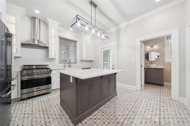 715 Maple Ln, Sewickley, PA 15143